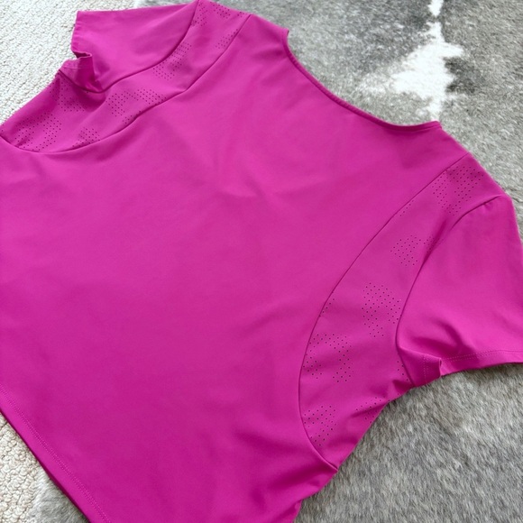 Sincerely Jules Active Crop Tee - Picture 5 of 9